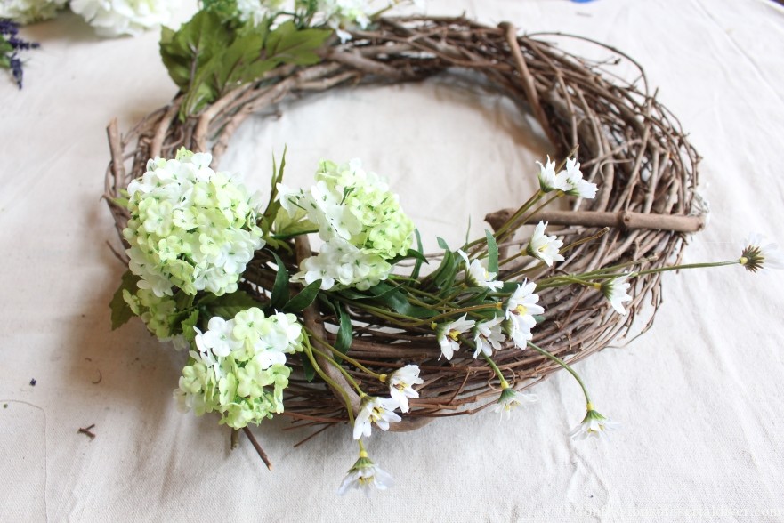 Simple Hydrangea Wreath How-to