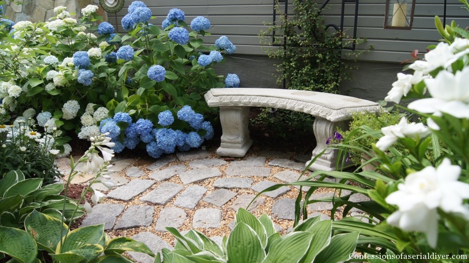 Circular Patio from Landscaping Stones