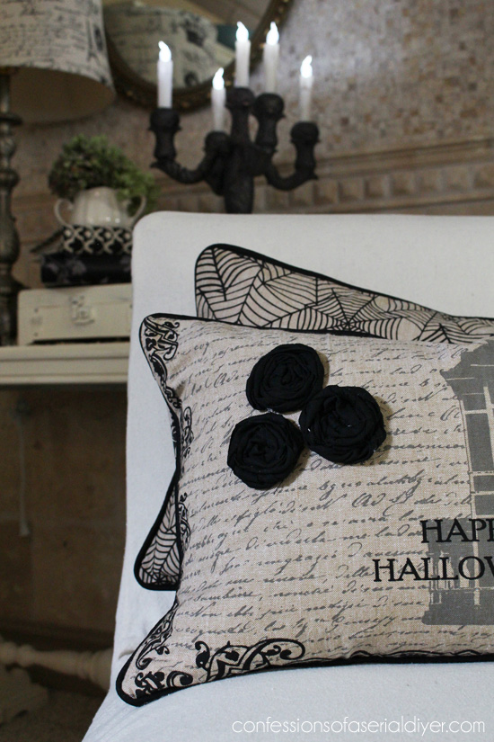 Turn Halloween inspired tea towels into fun accent pillows!