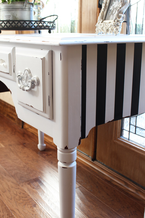 Black and White Shabby Dressing Table /Confessions of a Serial Do-it-Yourselfer