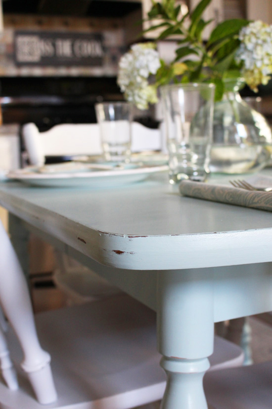 How to paint a laminate kitchen table from Confessions of a Serial Do-it-Yourselfer