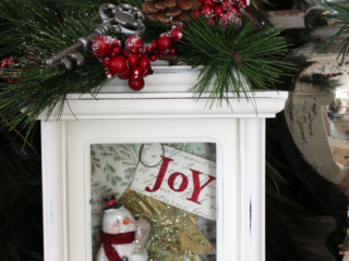 Turn a thrift store clock into pretty Christmas decor!