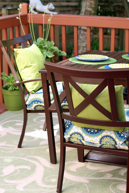 Patio Set Makeover using my Sew EASY Cushion Cover tutorial.