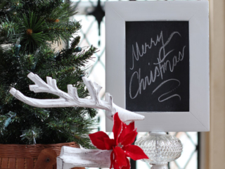 Turn a small lamp into a mini message board!