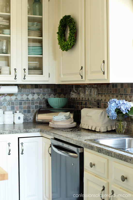 Painted kitchen cabinets: three years later