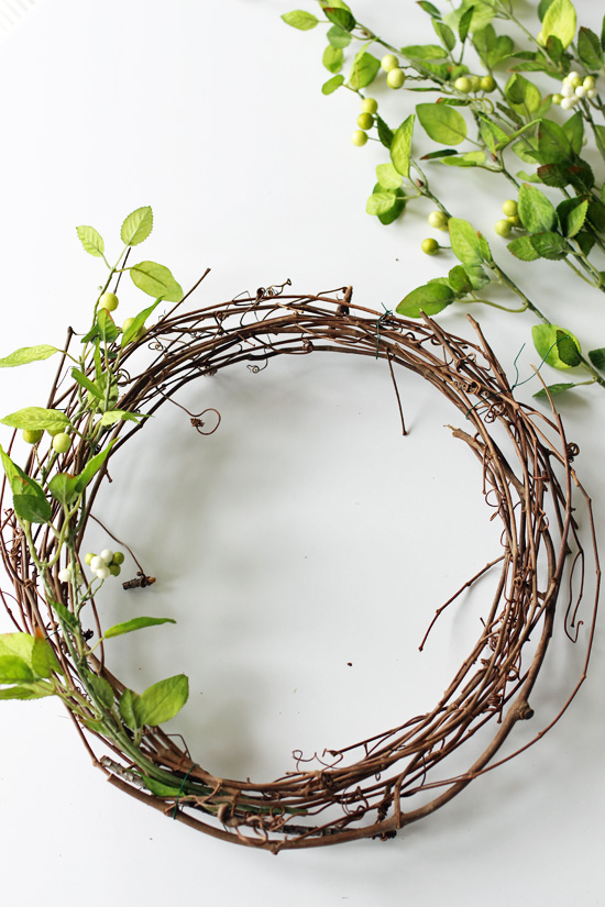 How to make a simple greenery wreath from confessionsofaserialdiyer.com