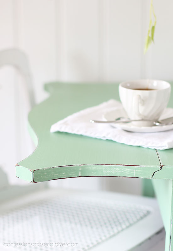 Side Table painted in Dixie Belle's Mint julep 