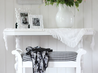 Dressing Table Bench Makeover