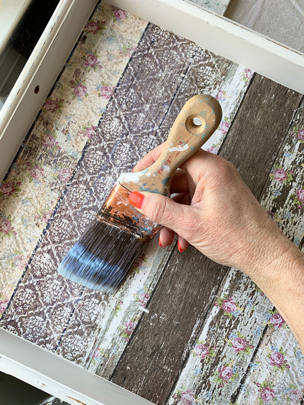 How to apply decoupage paper