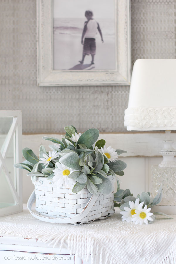 Daisy floral arrangement in basket