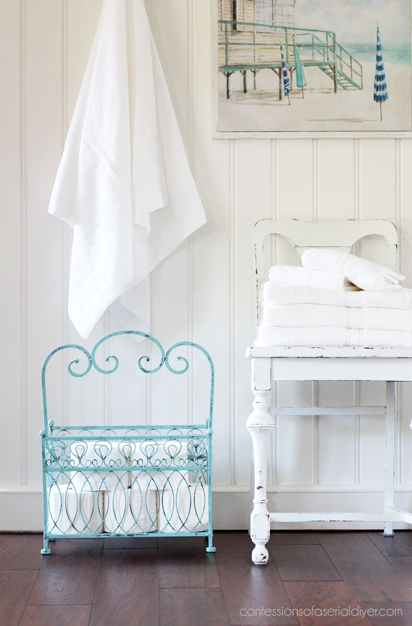 Aqua Magazine rack 