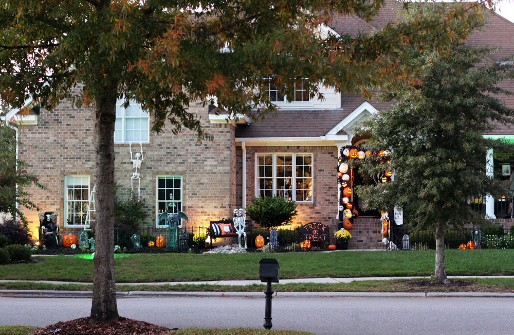 Outdoor Halloween display
