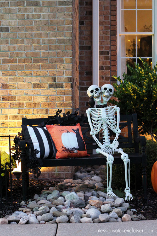 Outdoor Halloween Skeleton display