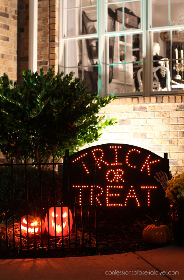 Trick or Treat lighted sign