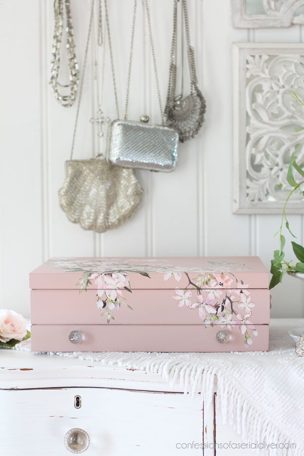How to transform that old silverware box!