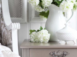 Metallic vintage end table makeover