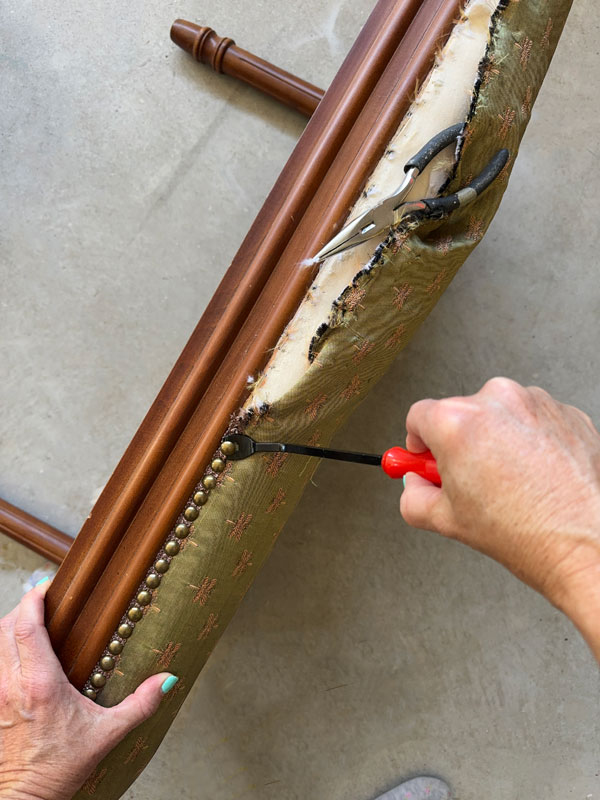 How to remove nail heads