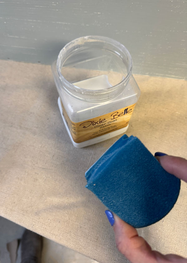 Cut the sponge applicator to make sealing easier!