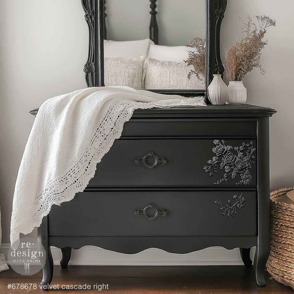 $16.99 Velvet Cascade Right Decor Poly