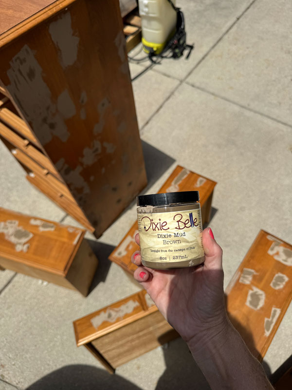 Fill gouges and scratches in the wood with Dixie Mud