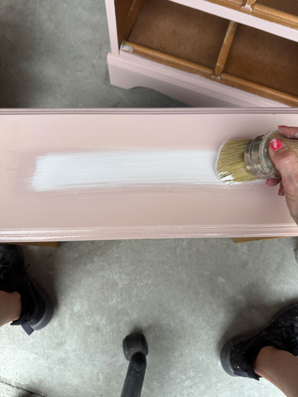https://theserialdiyer.etsy.com/listing/693283982/dixie-belle-fluff-chalk-mineral-paint