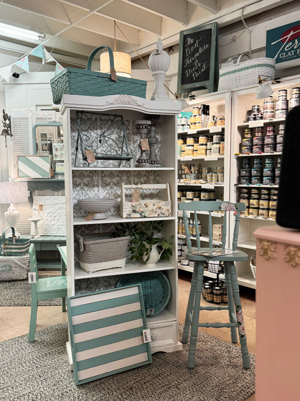 Dixie Belle Paint Display
