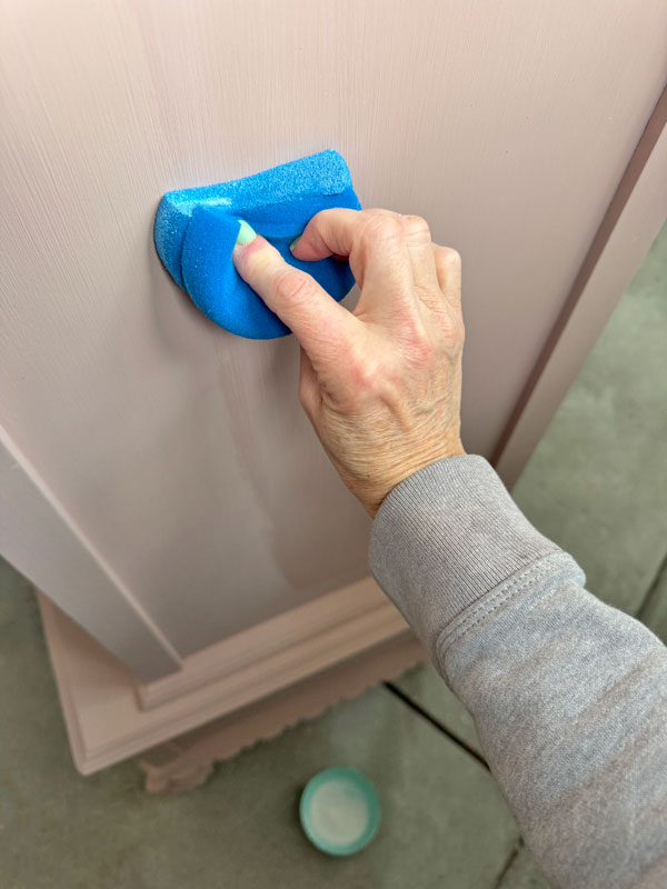 Sealing chalk paint with Clear Coat from DIxie Belle.