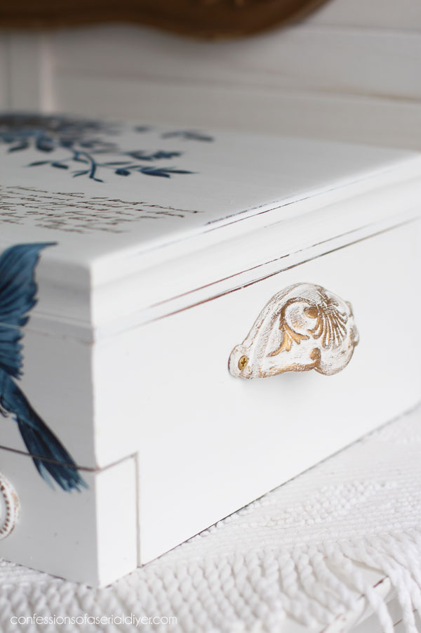 Add a dusting of gold to pulls with gilding wax.