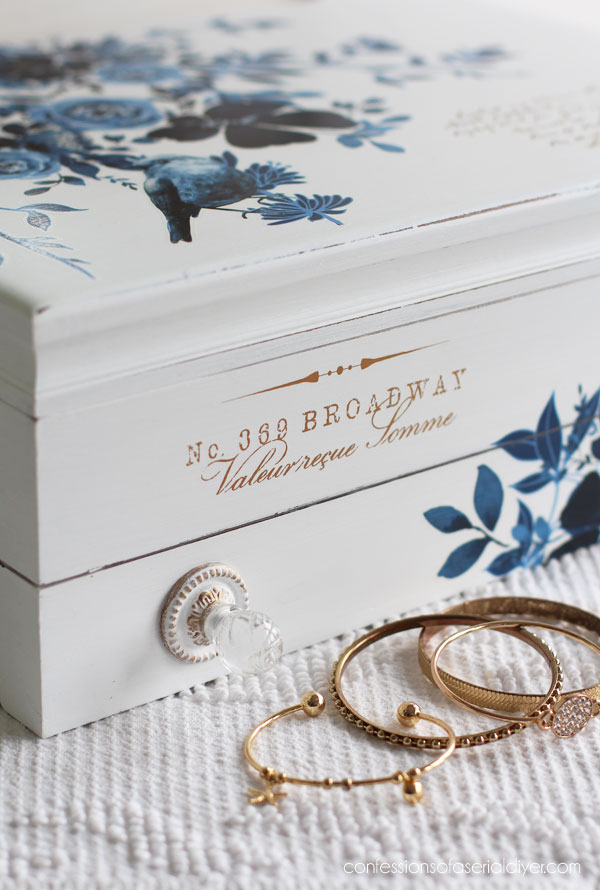 Add a dusting of gold to pulls with gilding wax.