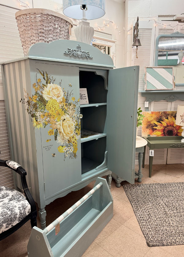 Come take my antique mall booth tour!
