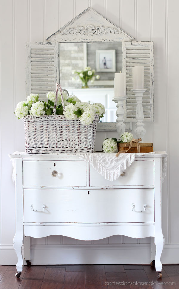 Painted Baskets in Dixie Belle chalk mineral paint