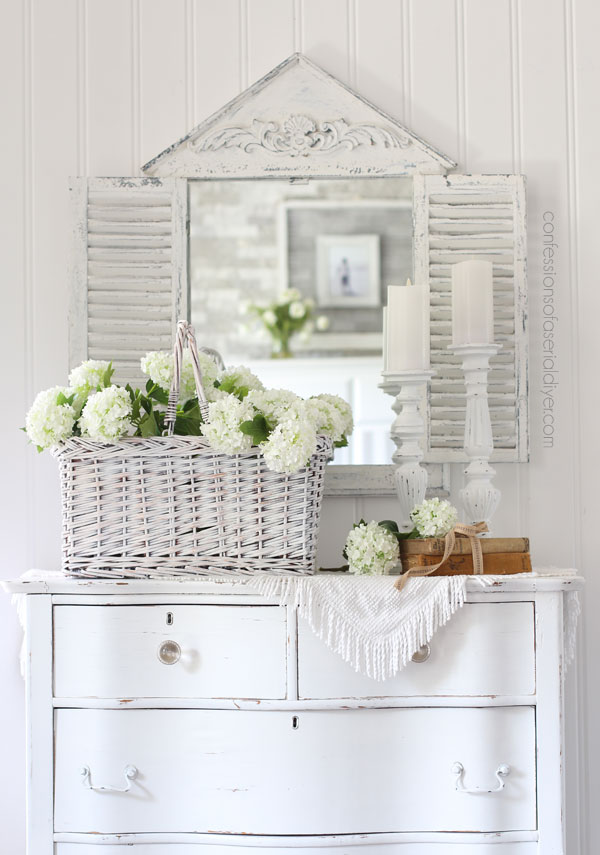 Painted Baskets in Dixie Belle chalk mineral paint