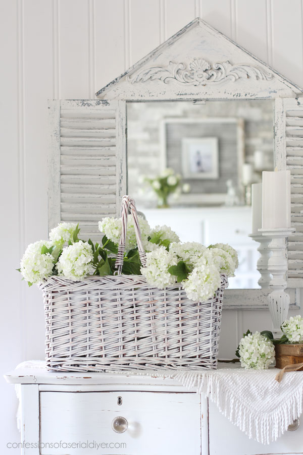 Painted Baskets in Dixie Belle chalk mineral paint