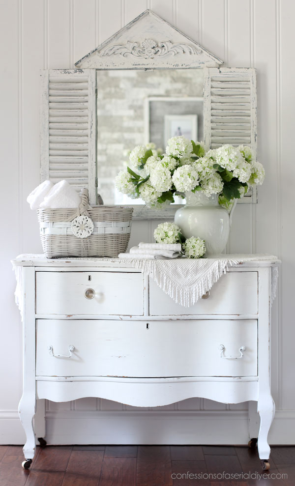 Painted Baskets in Dixie Belle chalk mineral paint