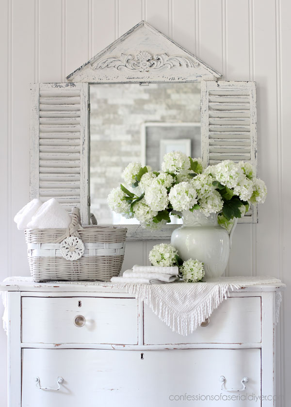 Painted Baskets in Dixie Belle chalk mineral paint