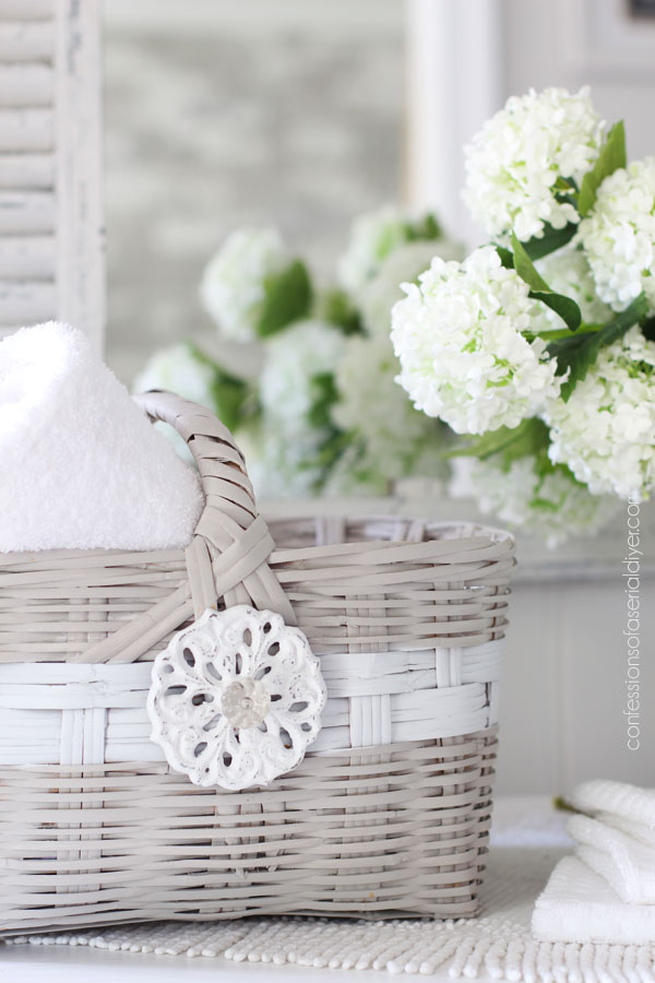 Painted Baskets in Dixie Belle chalk mineral paint