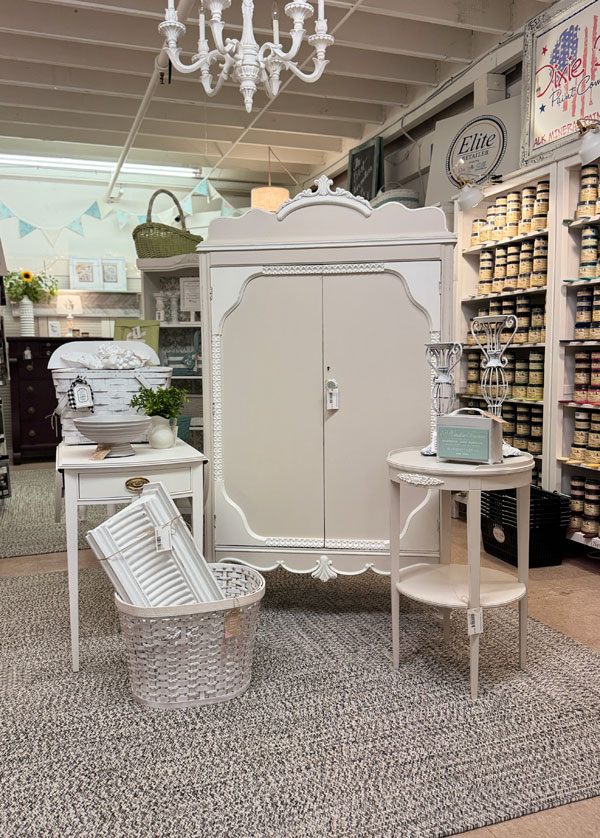 Come tour my antique mall booth!! 