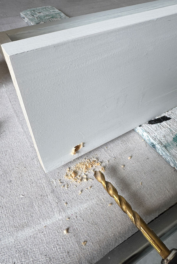 How to turn an old sign into an amazing shelf